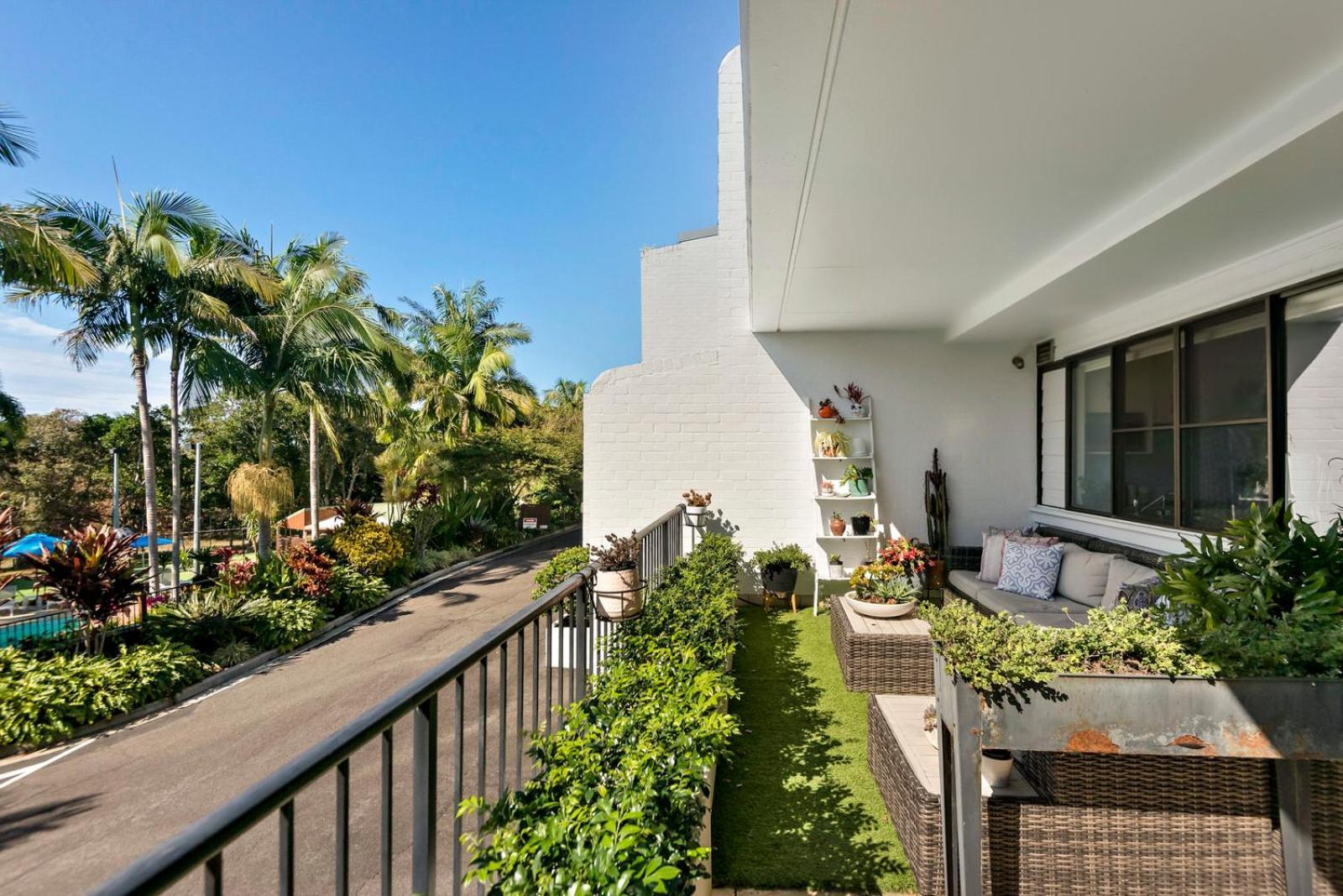 خليج بيرون The Oasis Apartments And Treetop Houses المظهر الخارجي الصورة