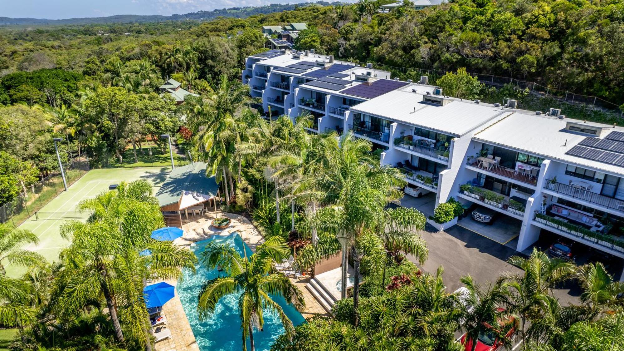 خليج بيرون The Oasis Apartments And Treetop Houses المظهر الخارجي الصورة